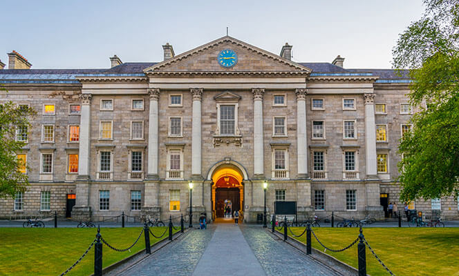 the stone facade and arch at the main entrance to trinity college dublin