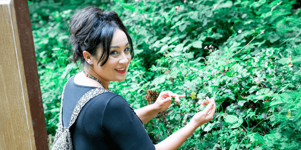 Women Walk the City: Foraging with Feebee Foran