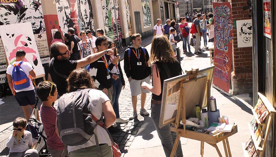 artists show their work on easels on the cobbled streets of temple bar