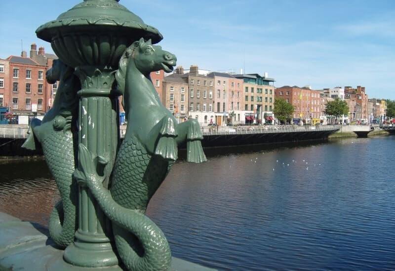 green seahorse sculpture decorating dublin's grattan bridge